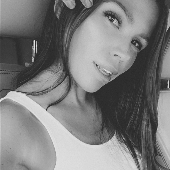 Meet your Posher, Britt - Picture 3 of 16